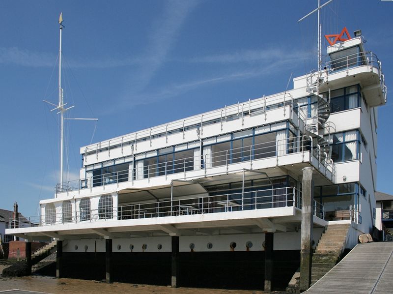 Archivo:Royal Corinthian Yacht Club Burnham-on-Crouch.jpg
