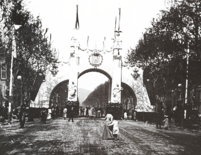 Archivo:Arco de Triunfo Alfonso XIII.jpg