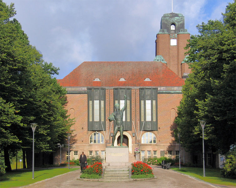 Archivo:Eliel Saarinen.Ayuntamiento de Lahti.jpg