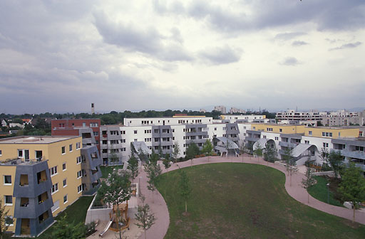 Archivo:FrankGehry.UrbanizaciónGoldstein.jpg