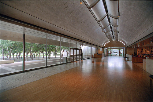 Archivo:Louis Kahn.Museo de Arte Kimbell.5.jpg