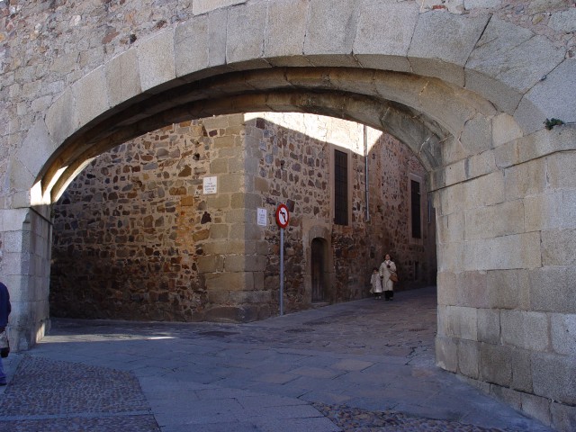 Archivo:Arco de la Estrella frontal.jpg