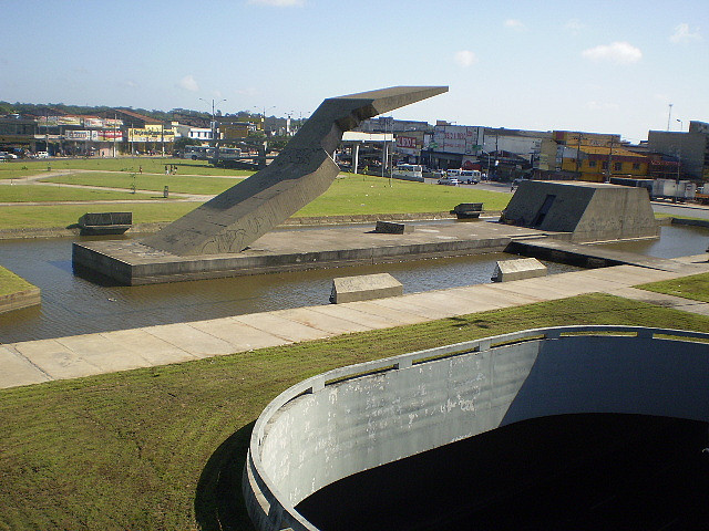 Archivo:Niemeyer.MemorialCabanagem.jpg