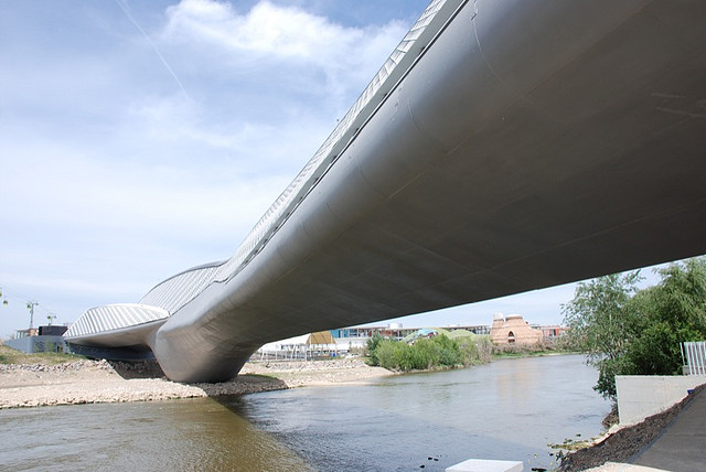Archivo:Zaha Hadid.Pabellon Puente Zaragoza.2.jpg