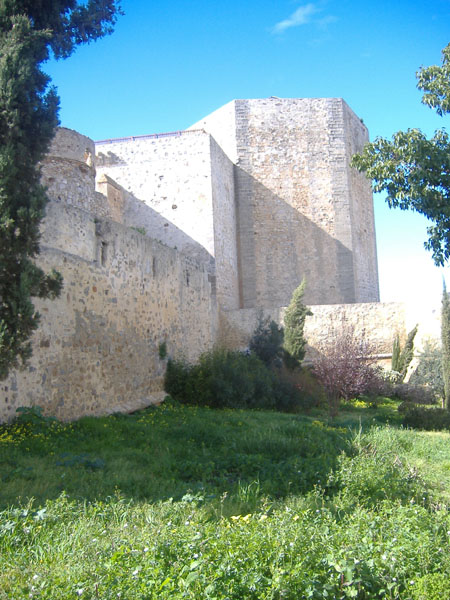 Archivo:Castillo de Sanlúcar. Torre.JPG