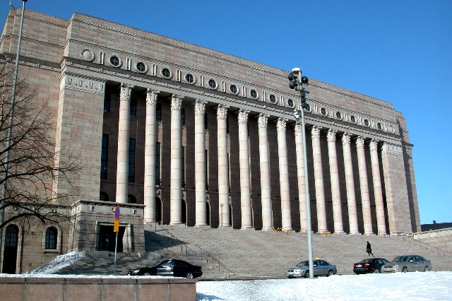 Archivo:Parliament building Finland.jpg