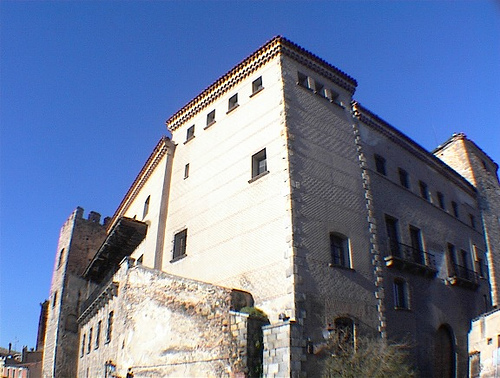 Archivo:Casa de las cadenas.Segovia.jpg
