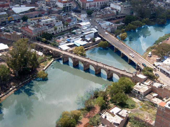 Archivo:Vista aerea de los puentes.jpg