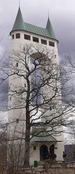 Archivo:Schoenbergturm bei PfullingenV1.JPG