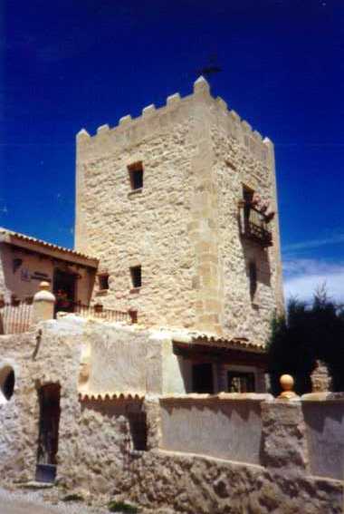 Archivo:Torre Santiago (Alicante).jpg
