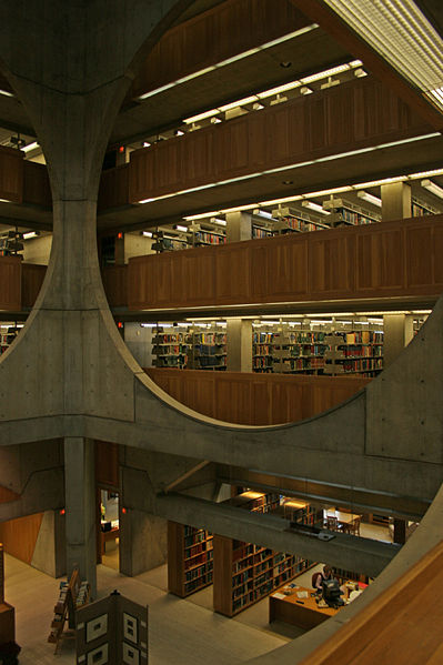 Archivo:Exeter library interior.jpg