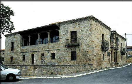 Archivo:Palacio lazarraga.jpg