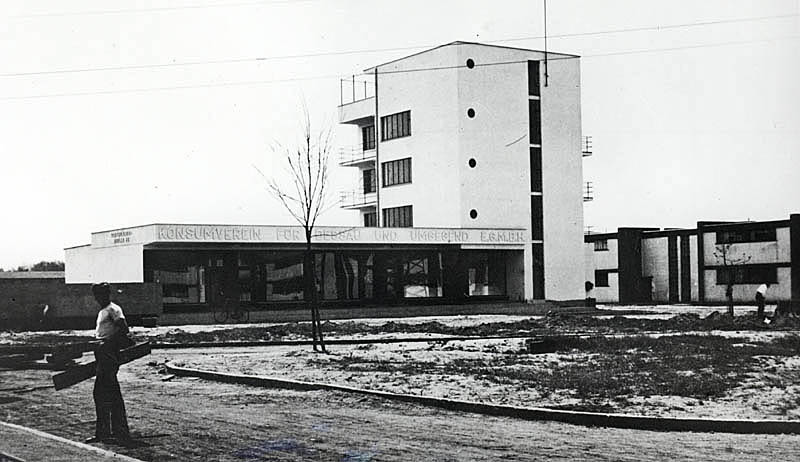 Archivo:Gropius.Edificio Konsum.2.jpg