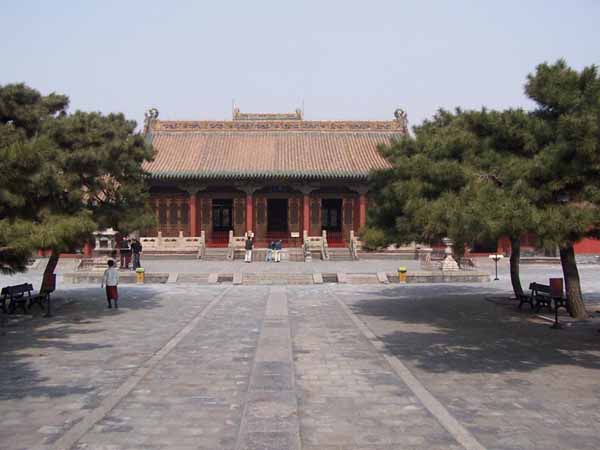 Archivo:Mukden palace Chongzheng Hall 01.jpg