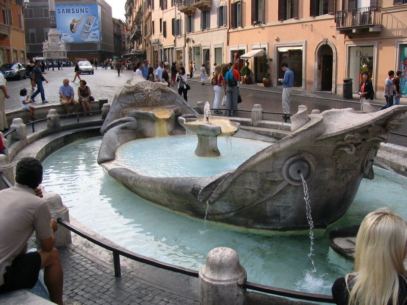 Archivo:Fontana della Barcaccia 2.jpg