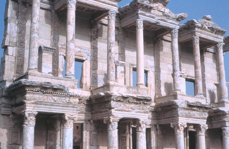 Archivo:Celsus-Bibliothek.jpg