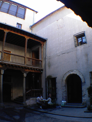 Archivo:Palacio de quintanar Segovia.Patio.jpg