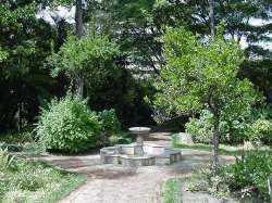 Jardin Frontal, Quinta Anauco.jpg
