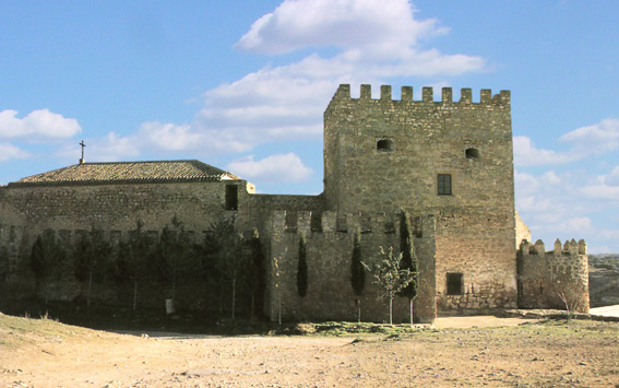 Archivo:Castillo Iglesia.jpg