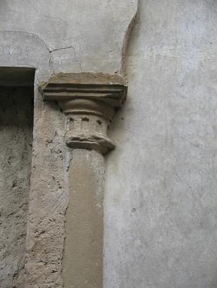 Archivo:Pilastra y capitel.JPEG