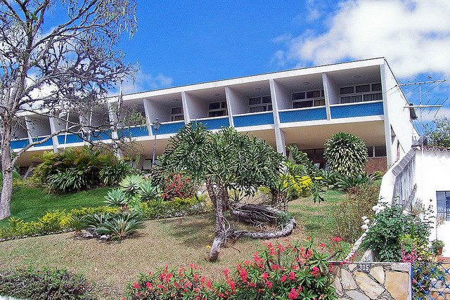 Archivo:Niemeyer.HotelTijuco.jpg