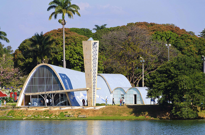 Archivo:Niemeyer.IglesiaSanFrancisco.jpg