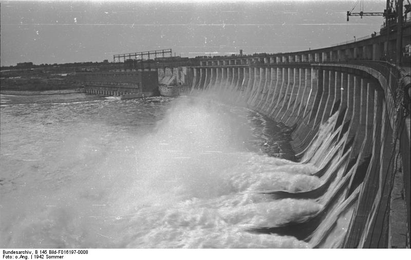 Archivo:Bundesarchiv B 145 Bild-F016197-0008, Wasserkraftwerk am Dnjepr.jpg