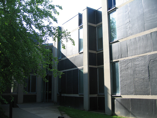 Archivo:Louis Kahn.Alojamiento Erdman Hall.6.jpg