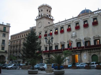 Archivo:Alicante Spain townhall.jpg