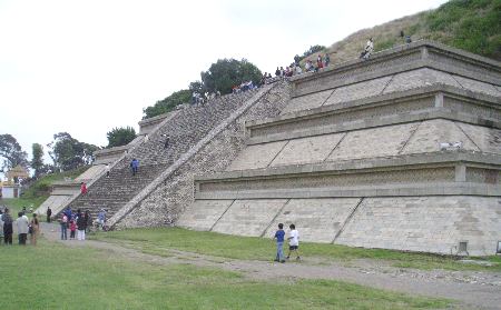 Archivo:Mexico.Pue.Cholula.Pyramid.01.jpg