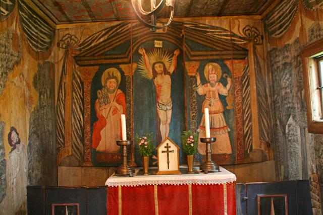 Archivo:Hedareds stavkyrka altaret.jpg