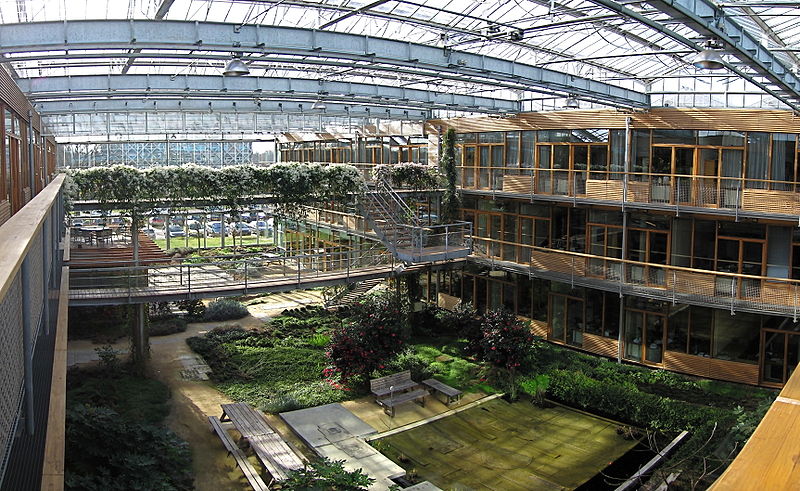 Archivo:Lumen Building Greenhouse.jpg