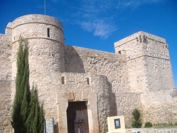 Archivo:Castillo de Sanlúcar. Puerta.JPG