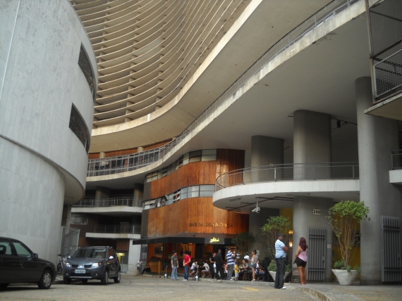 Archivo:Niemeyer.EdificioCopan7.jpg