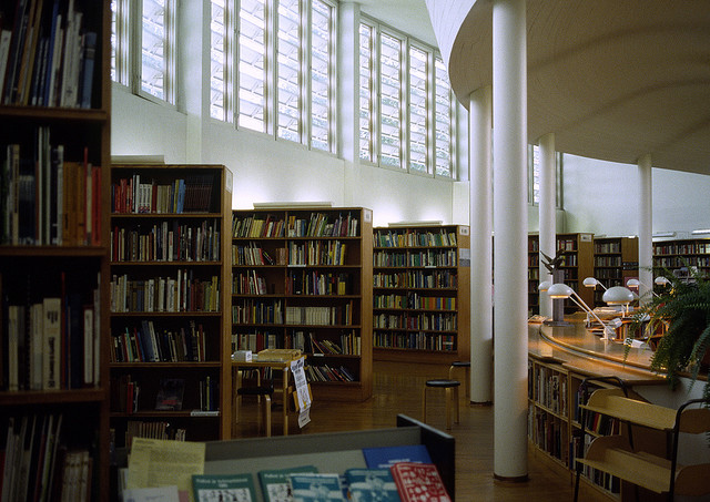 Archivo:AlvarAalto.BibliotecaSeinajoki.7.jpg