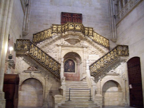 Archivo:Catedral de Burgos.Escalera dorada.jpg