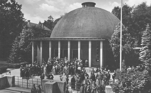 Archivo:Planetarium Jena.jpg