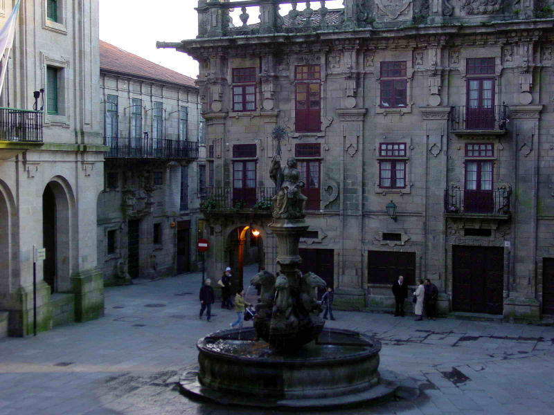 La Casa del Cabildo, en Santiago de Compostela, obra más destacada de Fernández Sarela.
