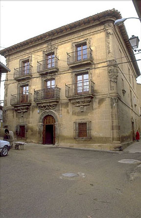 Archivo:Palacio en plaza de oriente.jpg