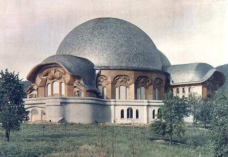 Archivo:First Goetheanum.jpg