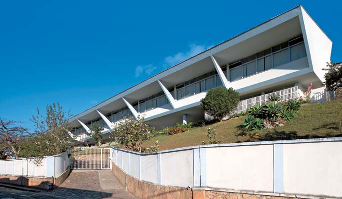 Archivo:Niemeyer.EscuelaJuliaKubitschek.jpg