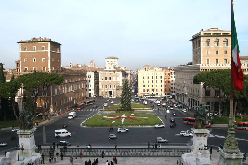 Archivo:Roma.Piazza Venezia.jpg