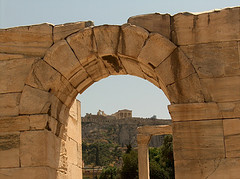 Antiguo arco romano
