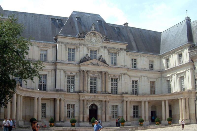 Archivo:Chateau de Blois aile Gaston d Orleans.jpg