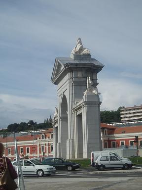 Archivo:Puerta de San Vicente.jpg