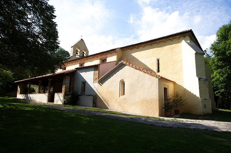 Archivo:Iglesia de Santa María de Llas - 07.jpg