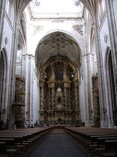 Archivo:Convento de San Esteban. Interior iglesia.jpg