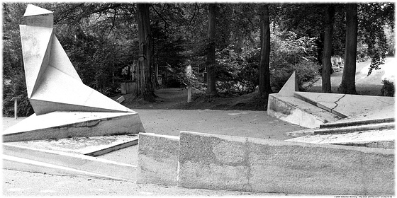 Archivo:Gropius.Monumento caidos de marzo.3.jpg