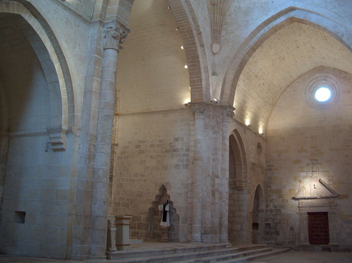 Archivo:Sacramenia-Transepto.jpg