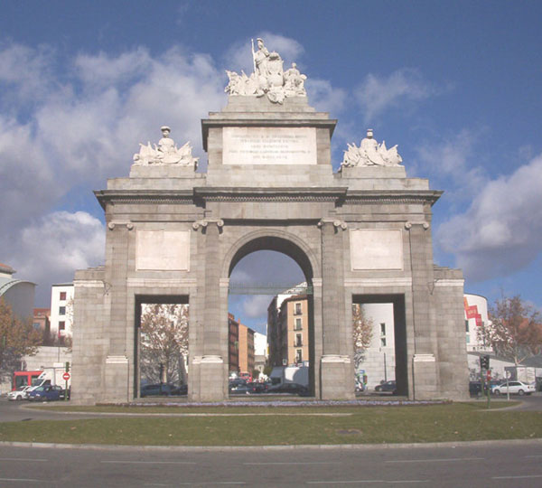 Archivo:Puerta de Toledo.jpg